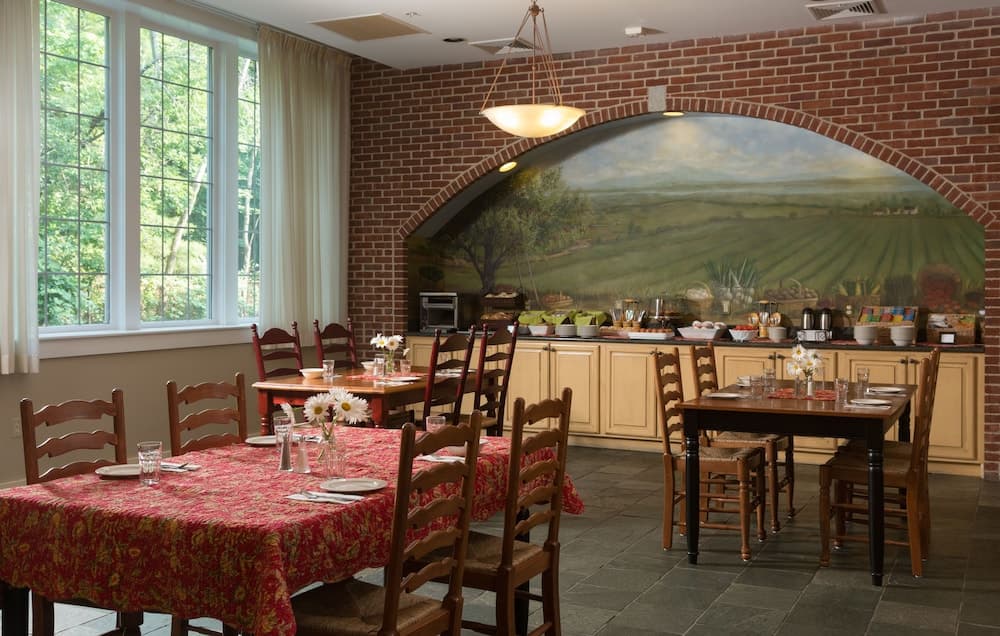 Lake Opechee Inn and Spa gallery photo in Laconia, NH — image 39