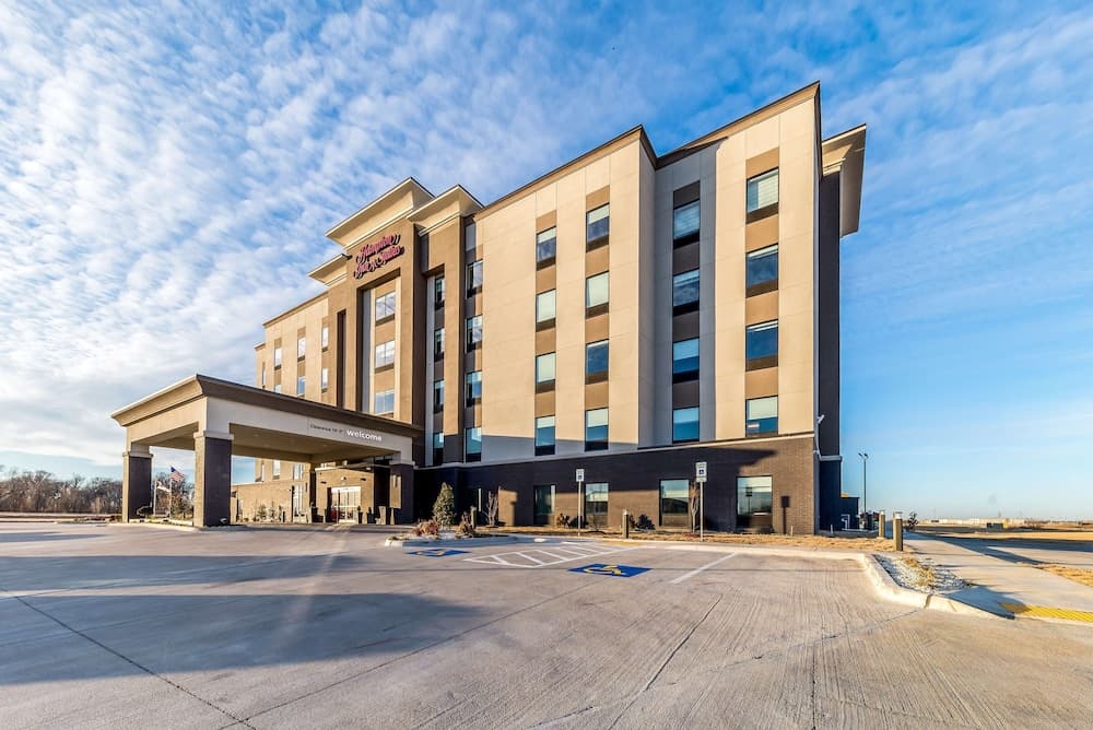 Hampton Inn & Suites Pryor featured exterior or lobby in Pryor, OK — similar hotel