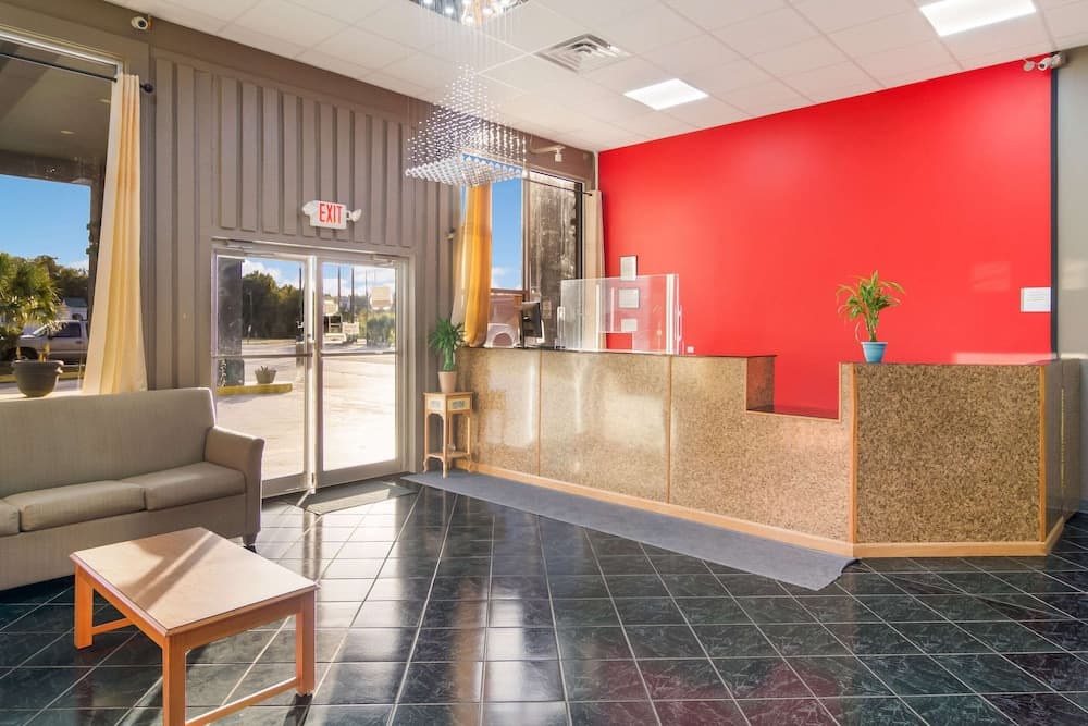 Econo Lodge interior in Townsend, GA — gallery photo 2