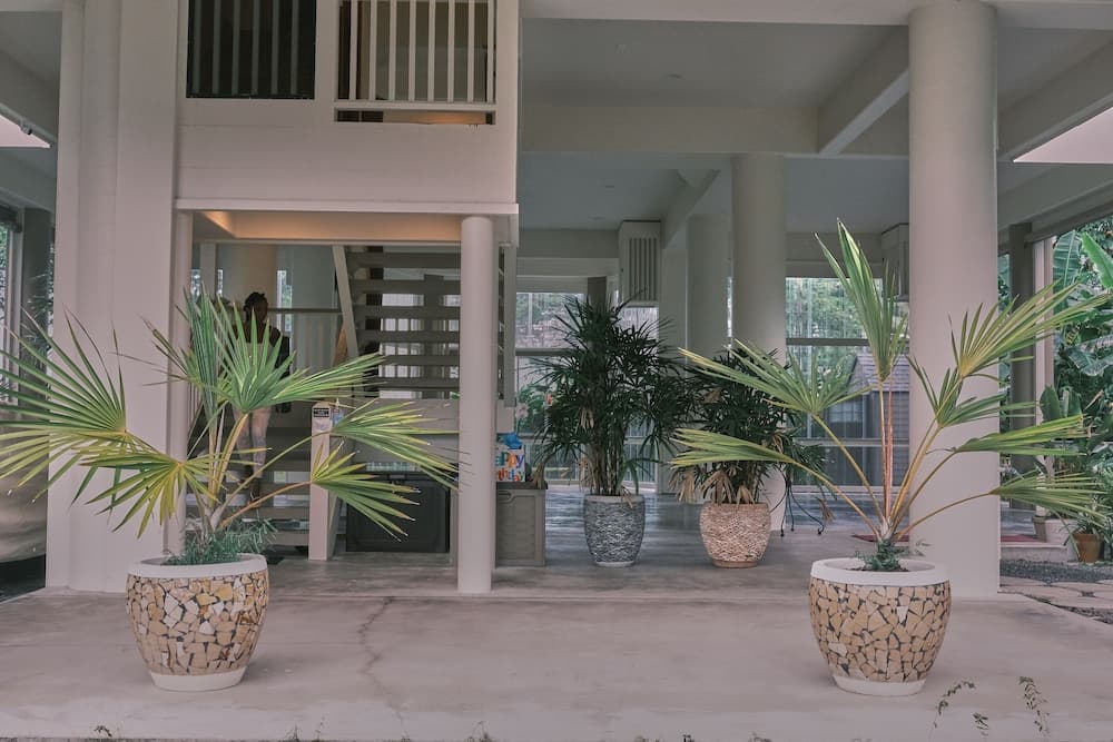 Hilo Beach House Inn interior in Hilo, HI — gallery photo 2