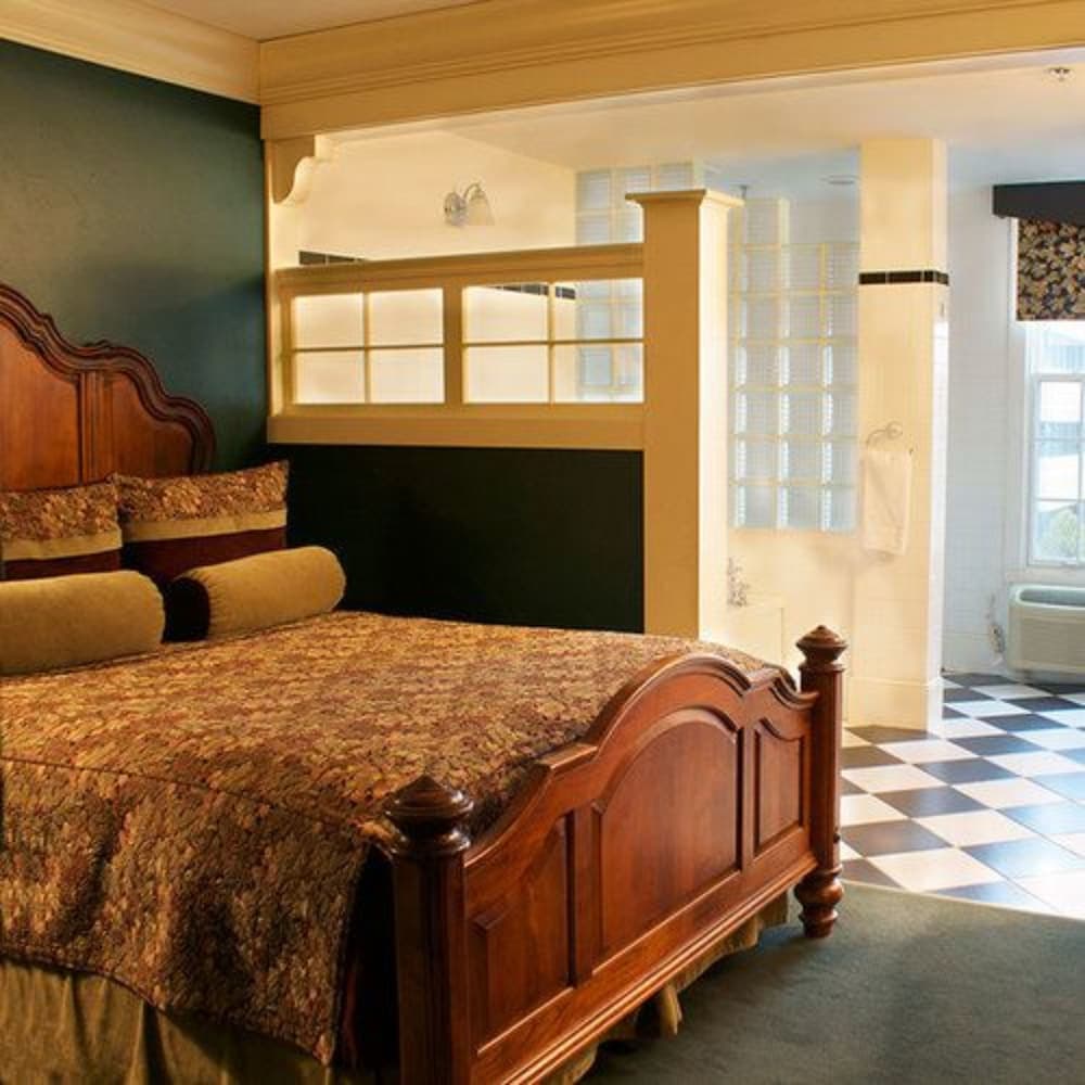 St. Brendan's Inn gallery photo in Green Bay, WI — image 12