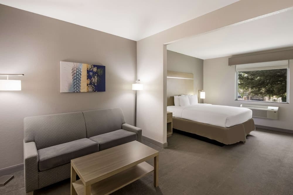 Best Western Plus Killeen/Fort Cavazos Hotel & Suites gallery photo in Killeen, TX — image 23
