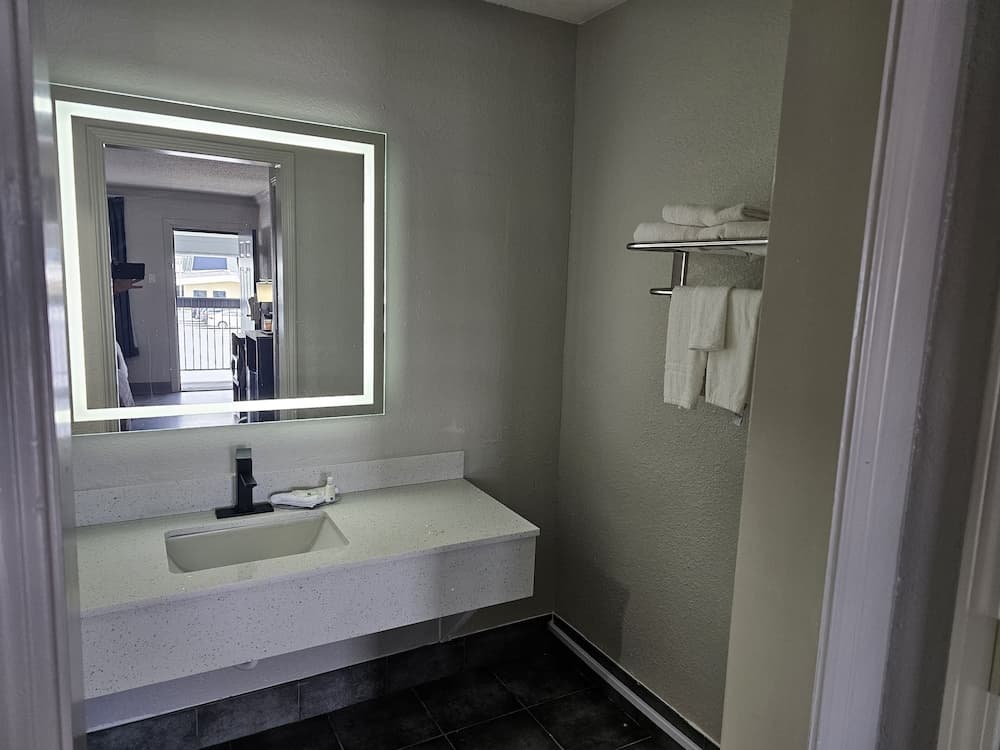 Quality Inn & Suites gallery photo in Metairie, LA — image 8