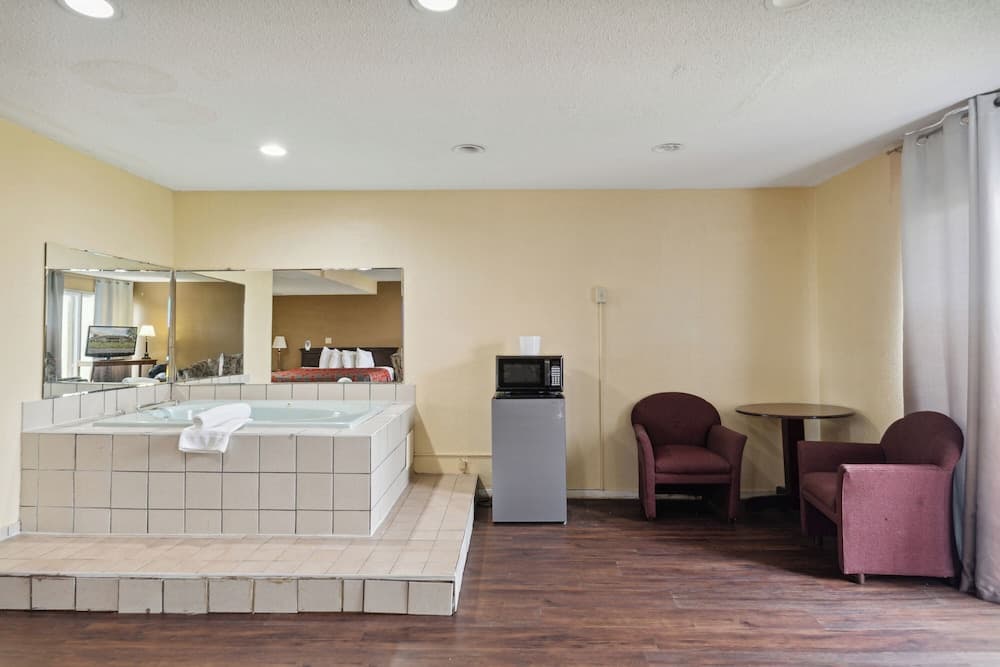 Miami Suites Hotel gallery photo in Toledo, OH — image 34
