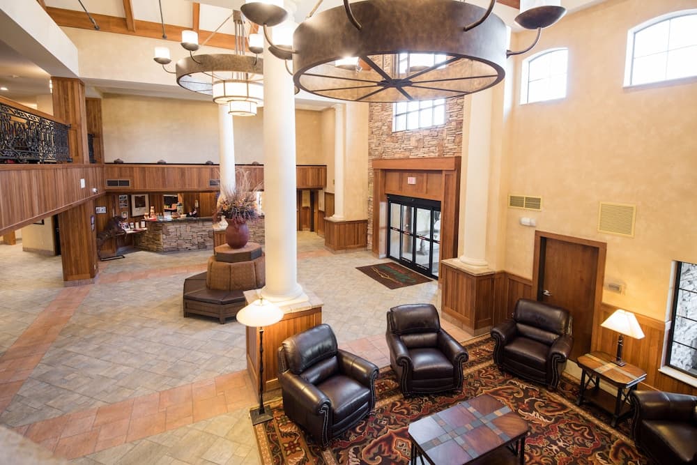 MCM Elegante Lodge & Suites Ruidoso interior in Ruidoso, NM — gallery photo 2