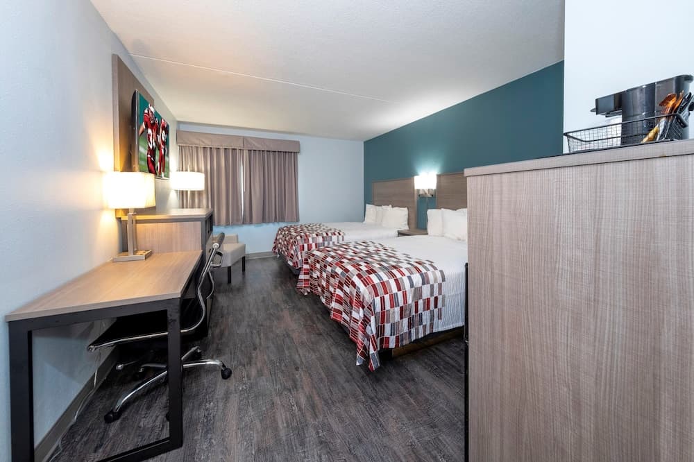 Red Roof Inn & Suites Wilmington - New Castle interior in New Castle, DE — gallery photo 2