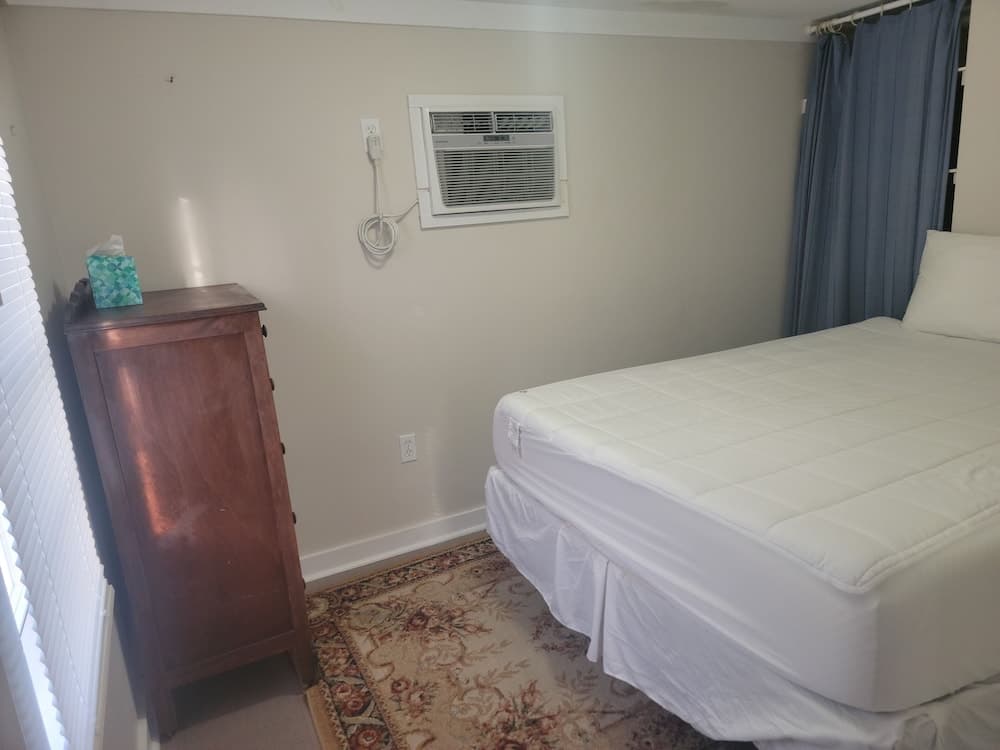 Beaufort Harbour Suites interior in Beaufort, NC — gallery photo 2