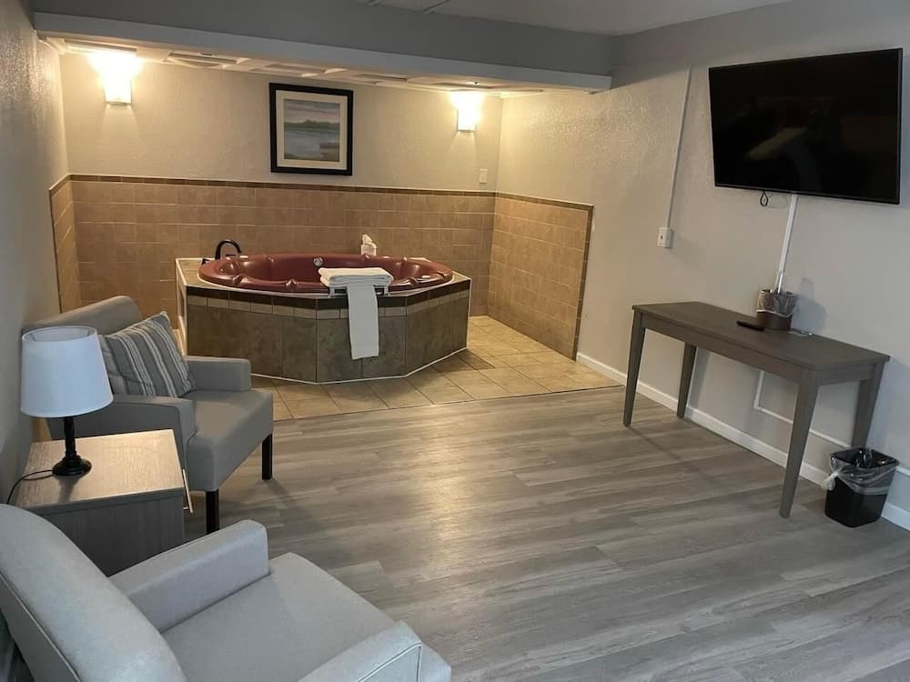 Whaler Inn and Suites gallery photo in New Bedford, MA — image 27