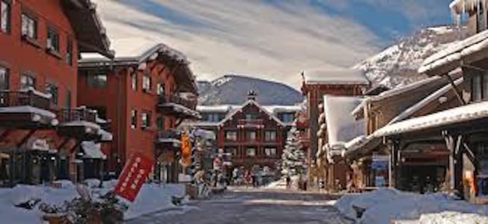 Condo Ritz Carlton Club Aspen featured exterior or lobby in Aspen, CO — similar hotel