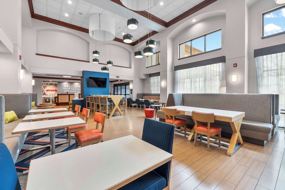 Hampton Inn & Suites St. Louis/South I-55 property views in St. Louis, MO — gallery photo 3