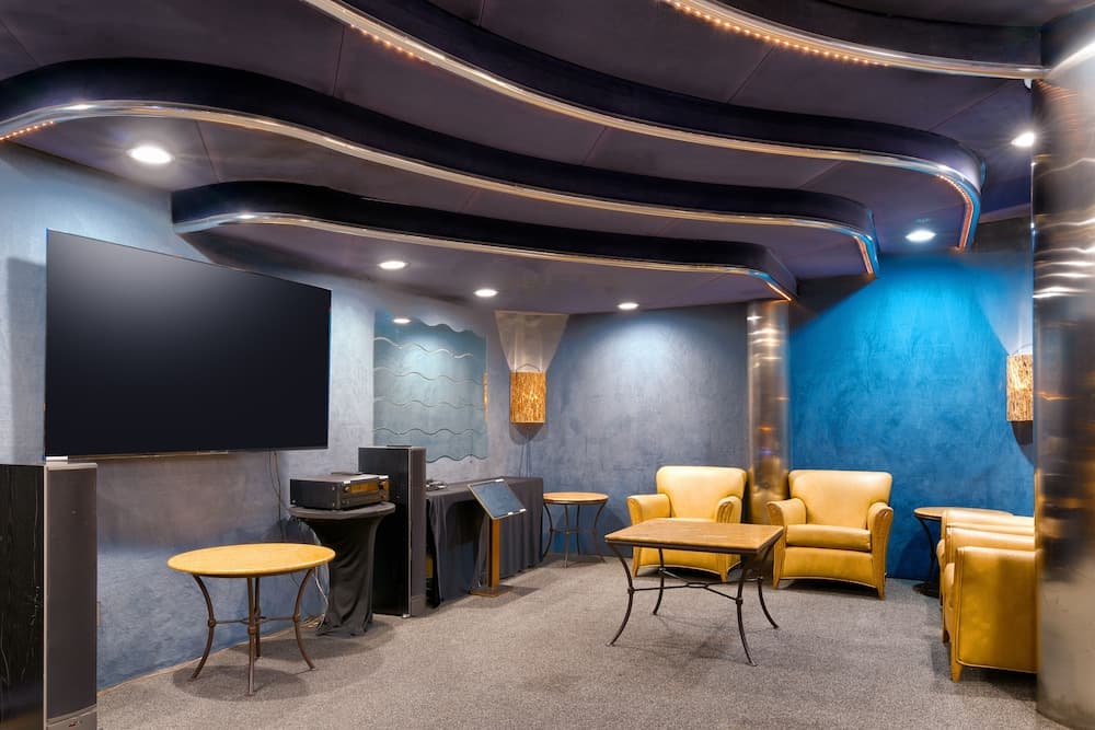 Atrium Hotel at Orange County Airport property views in Irvine, CA — gallery photo 3
