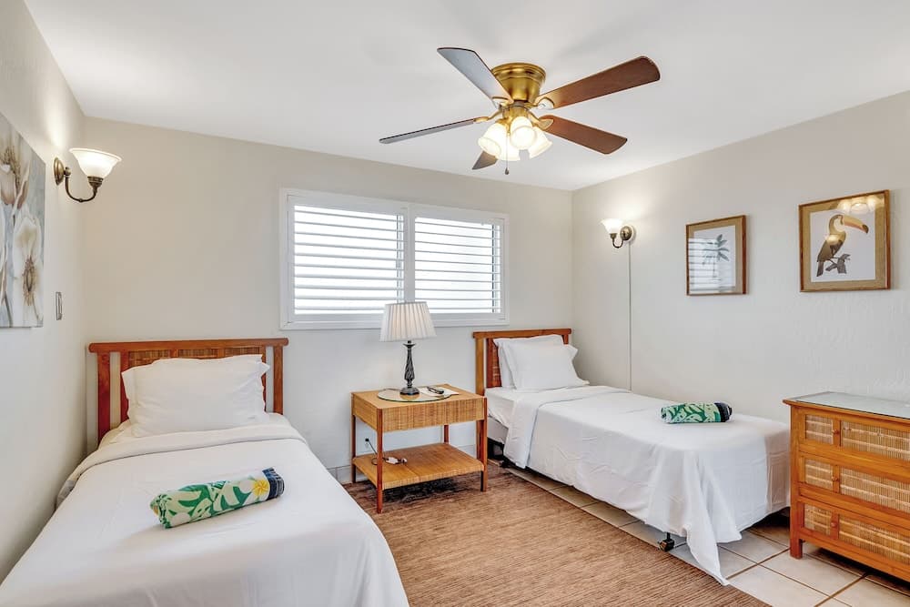 Ocean's Muse Beachfront Condo interior in Kihei, HI — gallery photo 2
