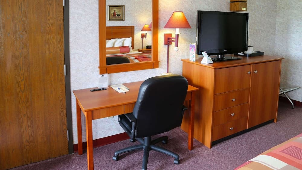 Magnuson Hotel Howell gallery photo in Howell, MI — image 15