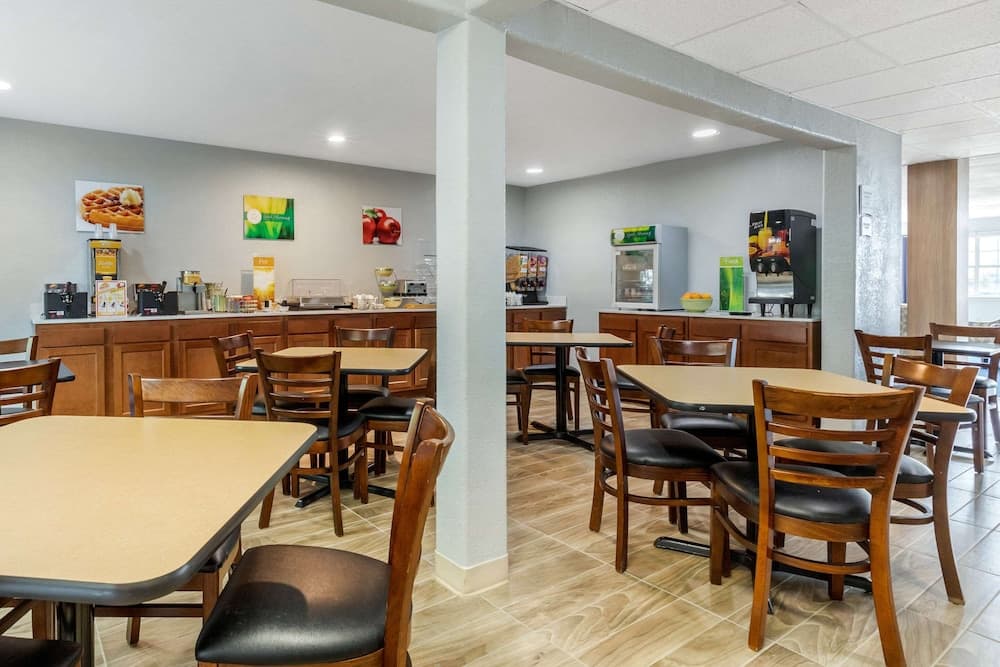 Days Inn by Wyndham San Antonio Downtown property views in San Antonio, TX — gallery photo 3