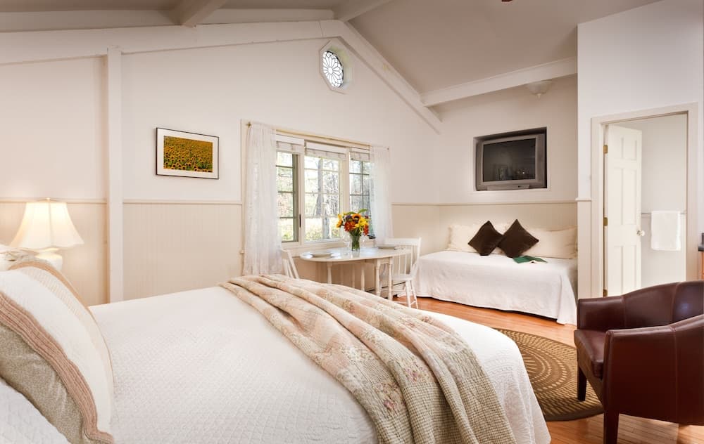 The Woodstock Inn on the Millstream gallery photo in Woodstock, NY — image 53
