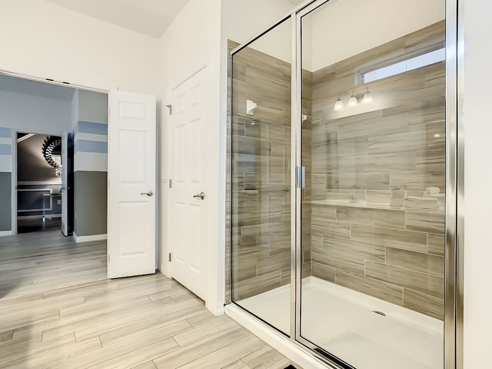Oakwood Oasis interior in Davenport, FL — gallery photo 2