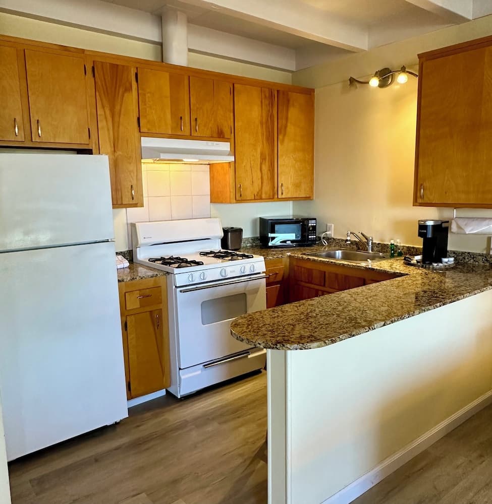 El Terado Terrace property views in Avalon, CA — gallery photo 3