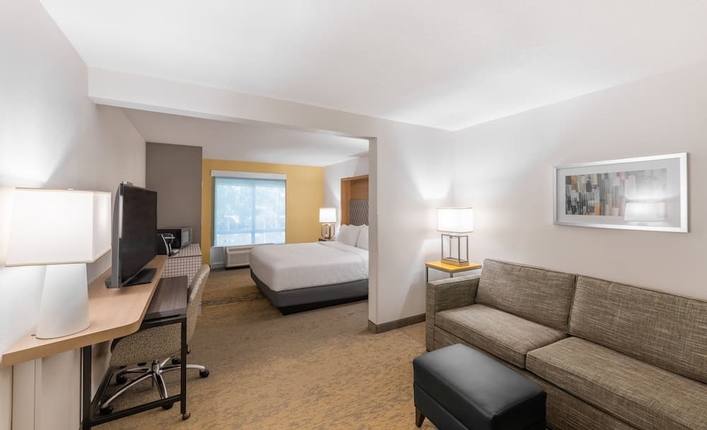 Holiday Inn Hotel & Suites Orange Park by IHG interior in Orange Park, FL — gallery photo 2