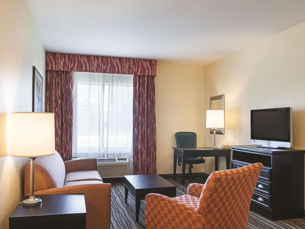 La Quinta Inn & Suites by Wyndham Slidell - North Shore Area gallery photo in Slidell, LA — image 26
