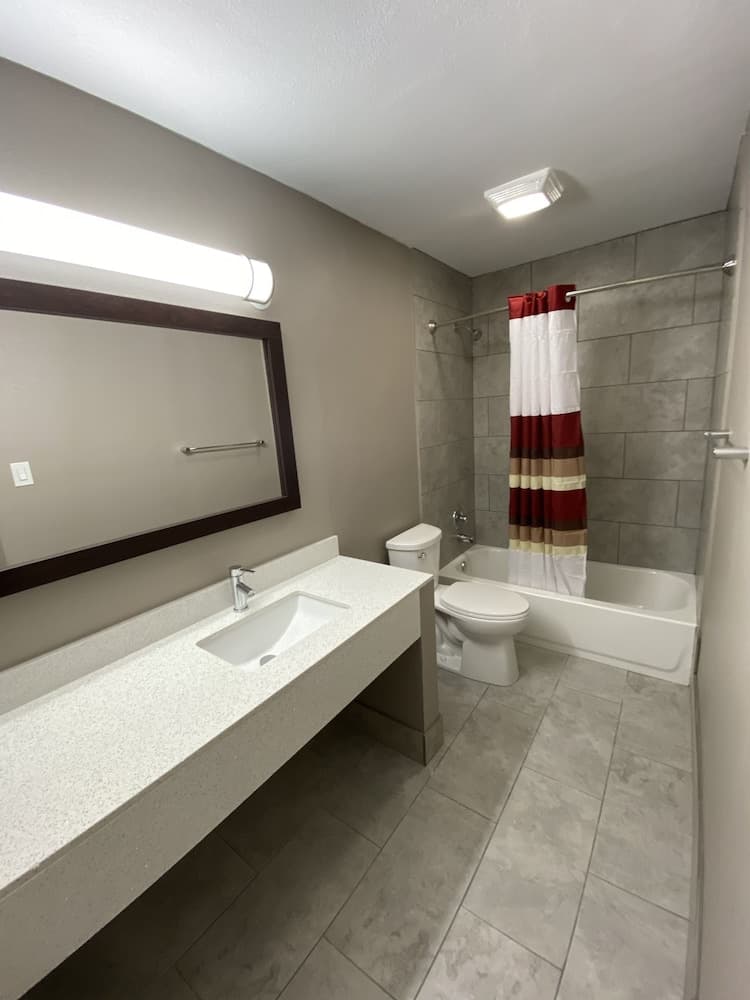 Red Roof Inn & Suites Denton gallery photo in Denton, TX — image 28