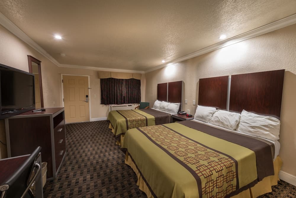 Edgewater Inn Reedley interior in Reedley, CA — gallery photo 2