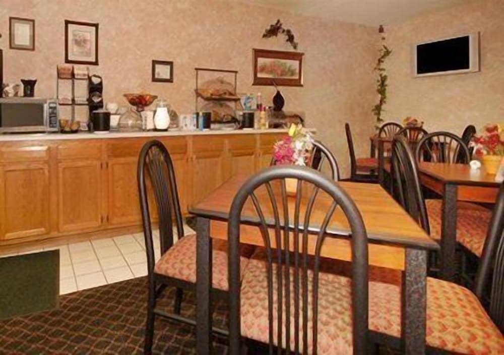Econo Lodge Longmont East gallery photo in Longmont, CO — image 25