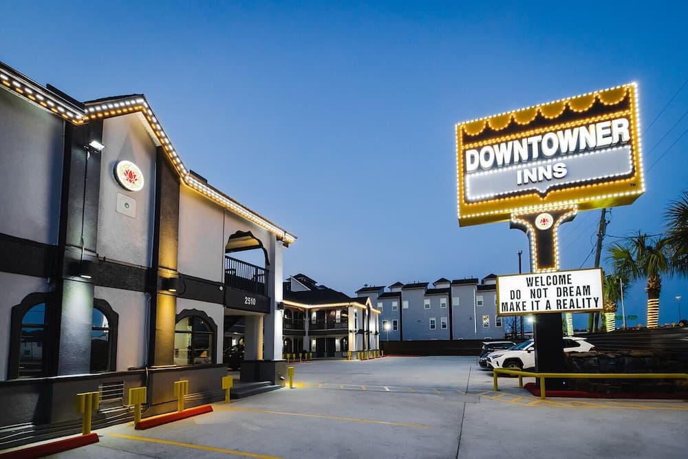 Downtowner Inns - Houston Downtown interior in Houston, TX — gallery photo 2