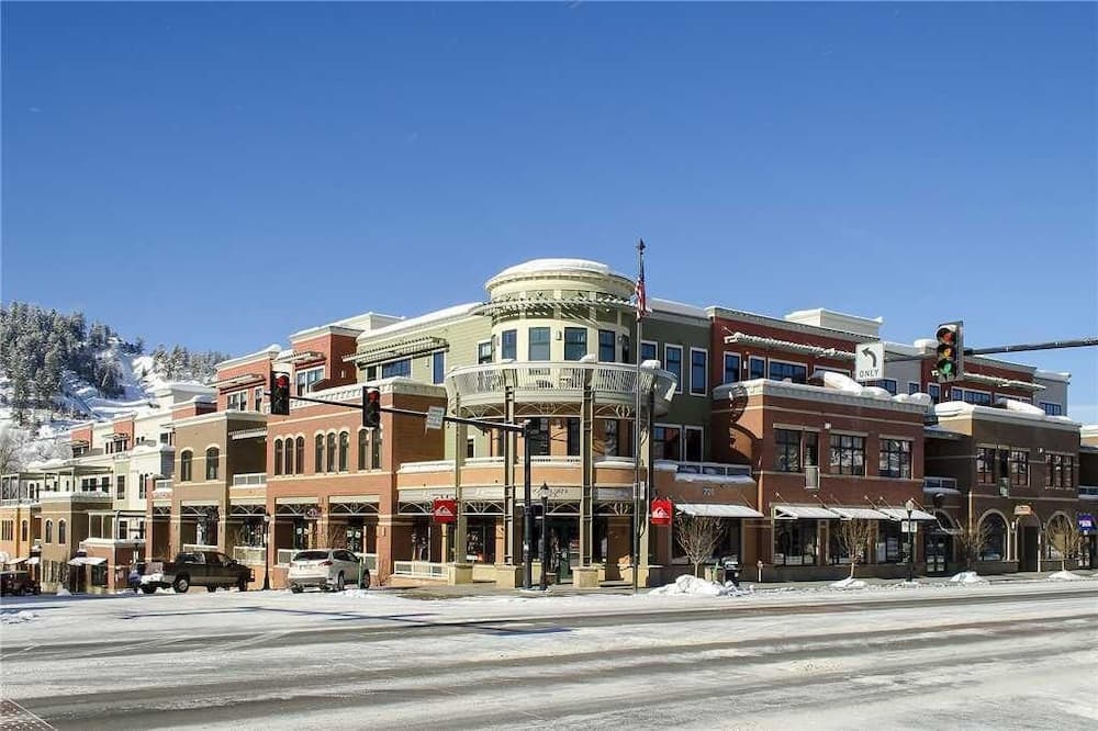 Howelsen Place H307a featured exterior or lobby in Steamboat Springs, CO — similar hotel