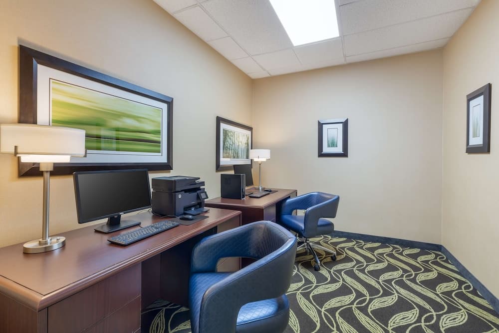 Clarion Inn North Haven - New Haven North gallery photo in North Haven — image 31