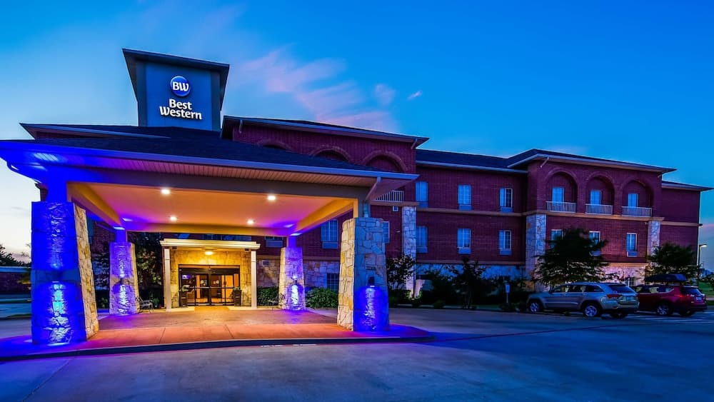 Best Western Red River Inn & Suites property views in Thackerville, OK — gallery photo 3