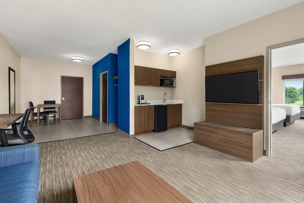 Holiday Inn Express & Suites Akron Regional Airport Area by IHG gallery photo in Akron, OH — image 47