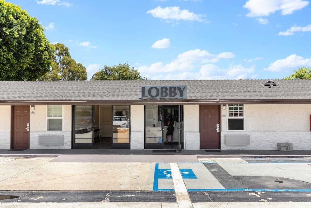 Le Blanc Inn & Suites gallery photo in El Monte, CA — image 55