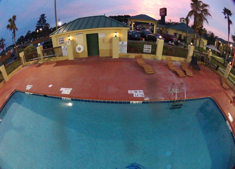 Econo Lodge Inn & Suites Hardeeville I-95 property views in Hardeeville, SC — gallery photo 3