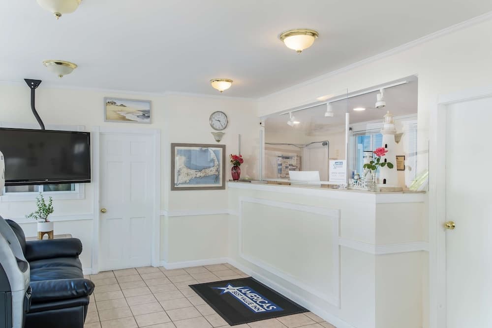 Americas Best Value Inn & Suites Hyannis Cape Cod property views in Hyannis — gallery photo 3