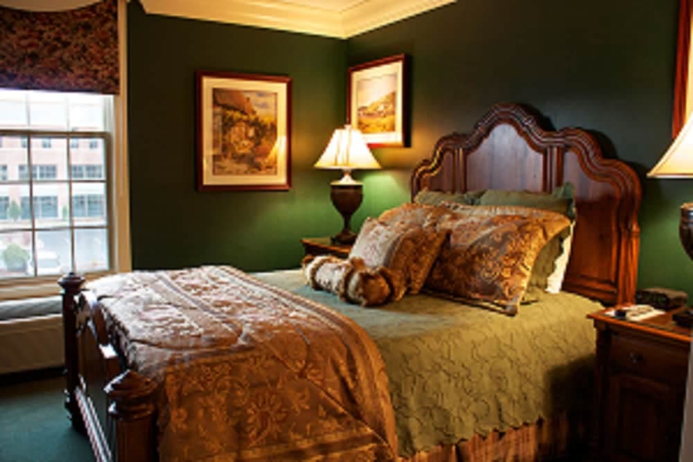 St. Brendan's Inn gallery photo in Green Bay, WI — image 38