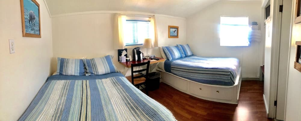 Driftwood Inn and Seaside Lodges interior in Homer, AK — gallery photo 2