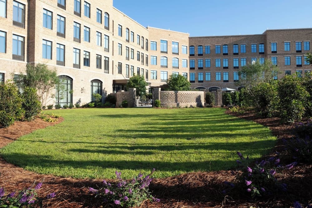 Courtyard by Marriott Thomasville Downtown interior in Thomasville, GA — gallery photo 2