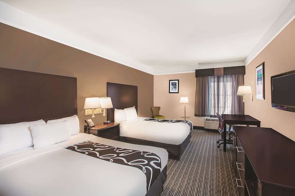 La Quinta Inn & Suites by Wyndham Beaumont West gallery photo in Beaumont, TX — image 6