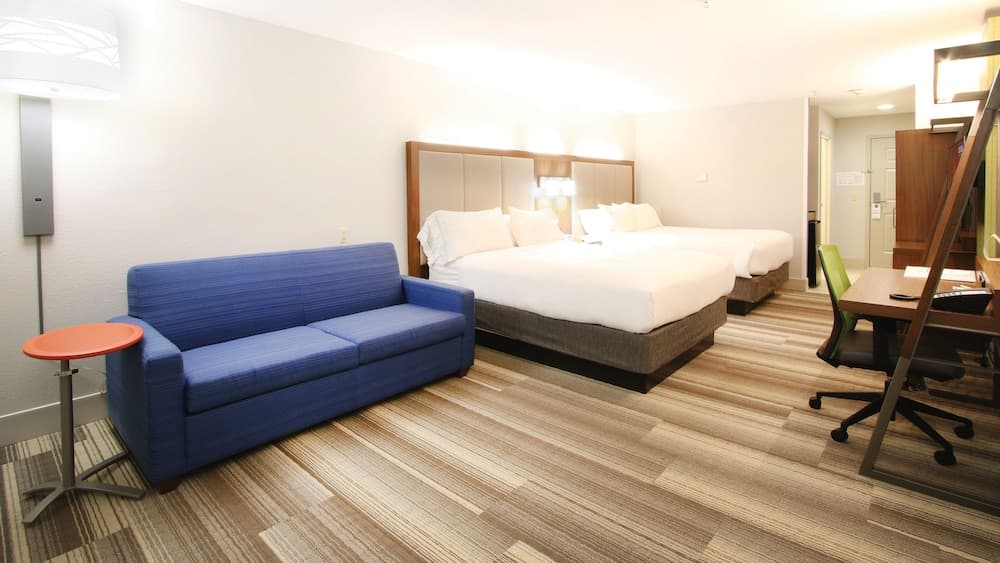 Holiday Inn Express Hotel & Suites Magnolia-Lake Columbia by IHG interior in Magnolia, AR — gallery photo 2