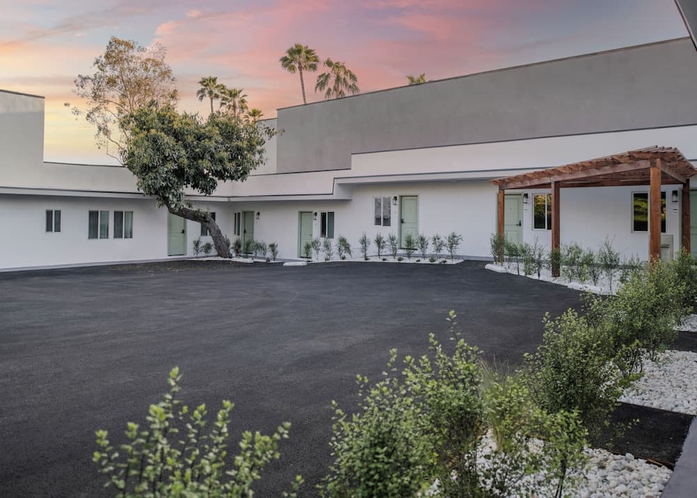 The LEEF Hotel gallery photo in Glendale, CA — image 22