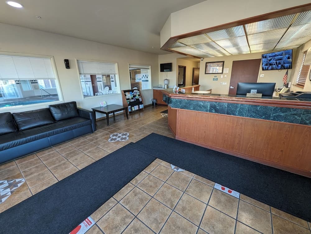 Toppenish Inn and Suites interior in Toppenish, WA — gallery photo 2