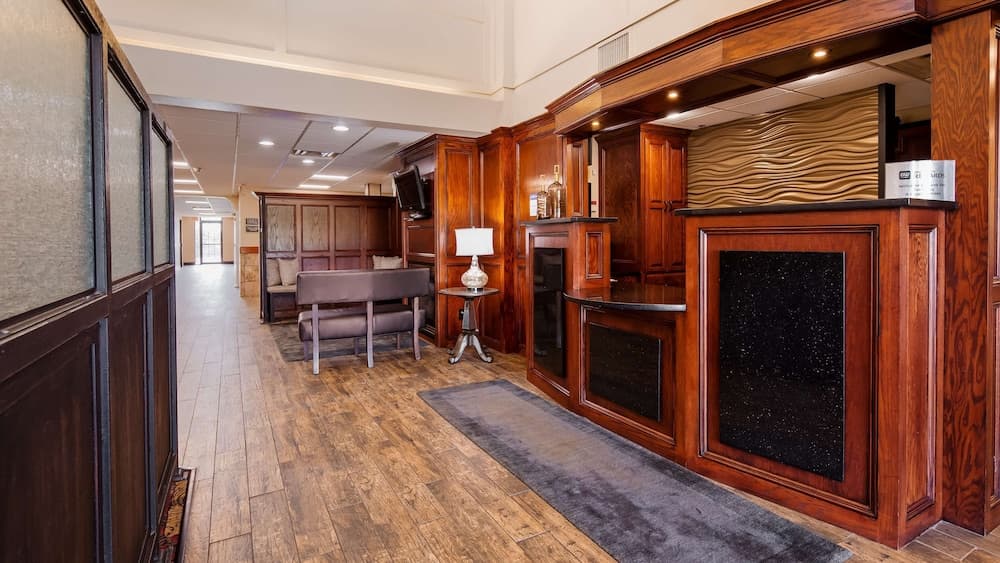 Best Western Plus Yukon interior in Yukon, OK — gallery photo 2