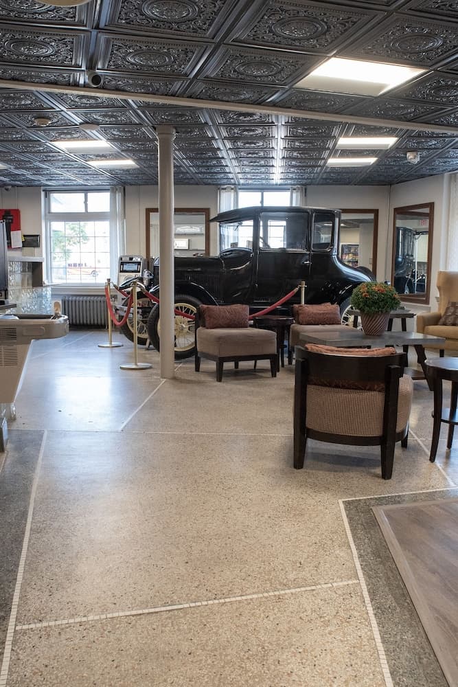 Hotel Chataura gallery photo in Dearborn, MI — image 6