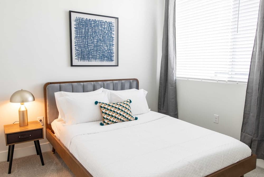 CozySuites Artistry Cincinnati property views in Cincinnati, OH — gallery photo 3