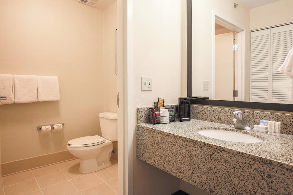Courtyard Flint by Marriott gallery photo in Flint, MI — image 19