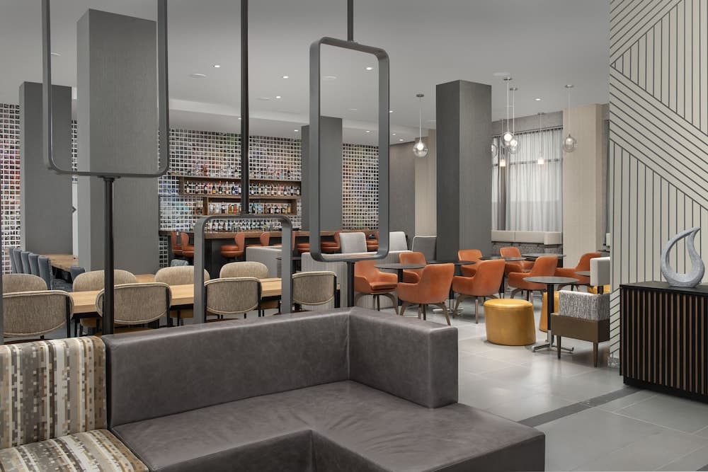SpringHill Suites by Marriott New York Queens interior in Long Island City, NY — gallery photo 2