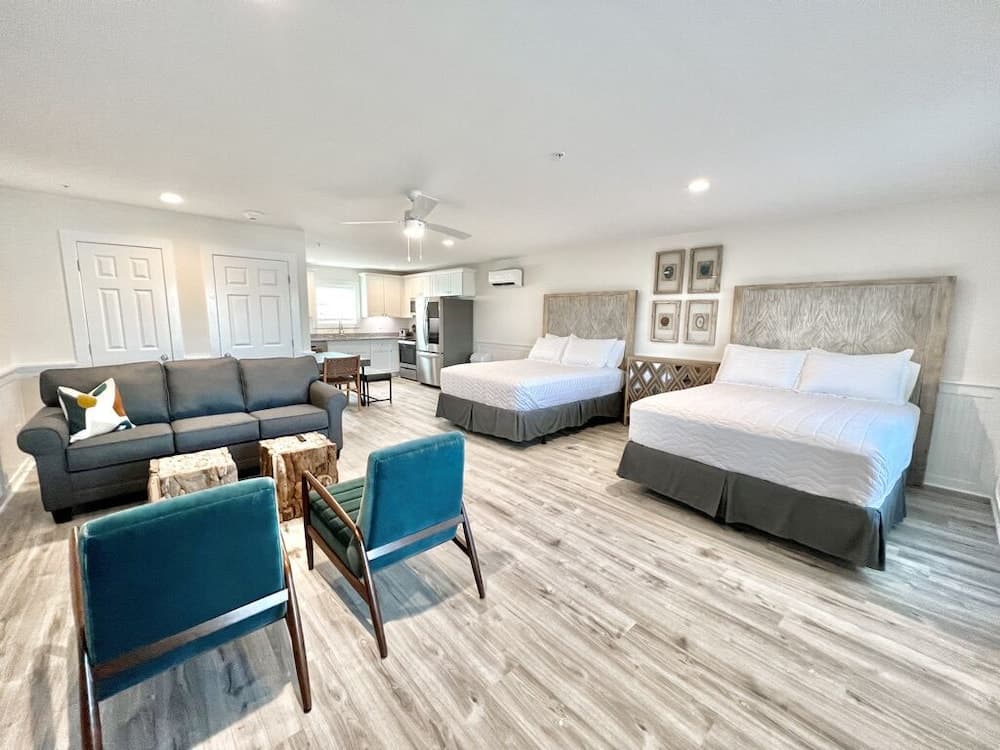 Saltwater Suites gallery photo in Holly Ridge, NC — image 70