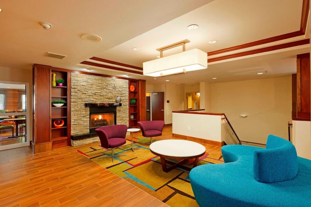Fairfield Inn & Suites by Marriott Lake Oswego featured exterior or lobby in Lake Oswego, OR — similar hotel