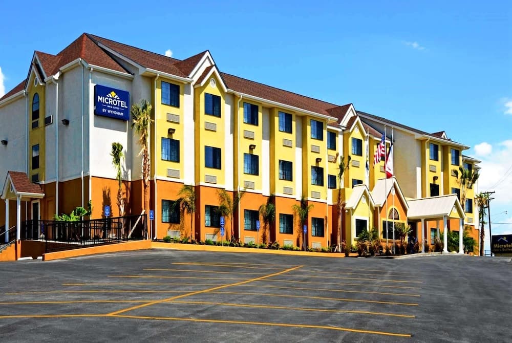 Microtel Inn & Suites by Wyndham New Braunfels gallery photo in New Braunfels, TX — image 13