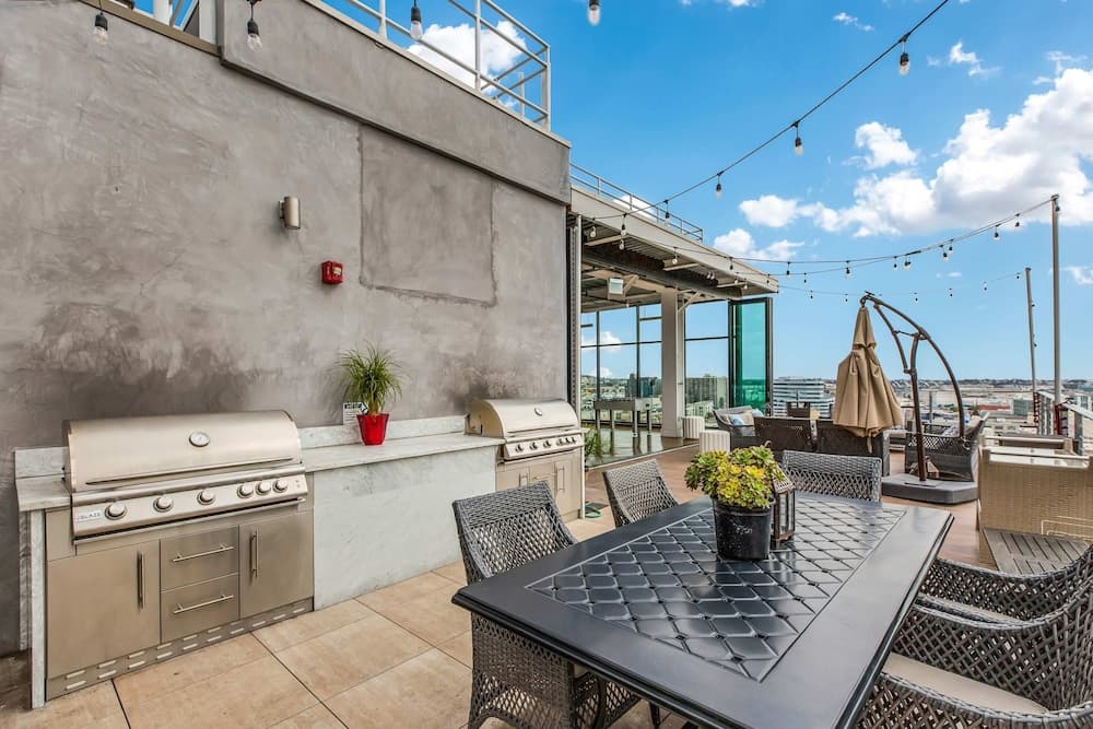 Stylish Deluxe 1BR At HWH by Oneluxstay property views in Los Angeles, CA — gallery photo 3
